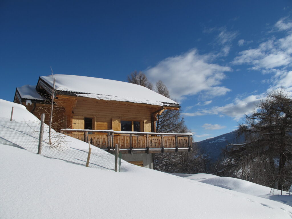 Chalet In Rocks, ski in and ski out, next to the new spa